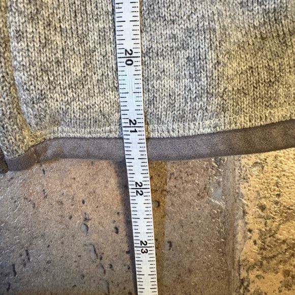 Patagonia zip up vest - Picture 3 of 8